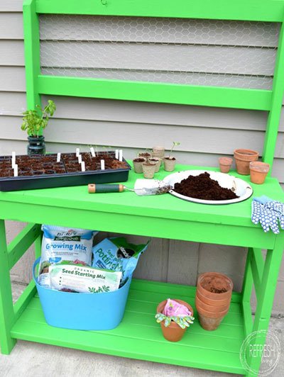 Open-Surface Potting Bench With Chicken Wire Back