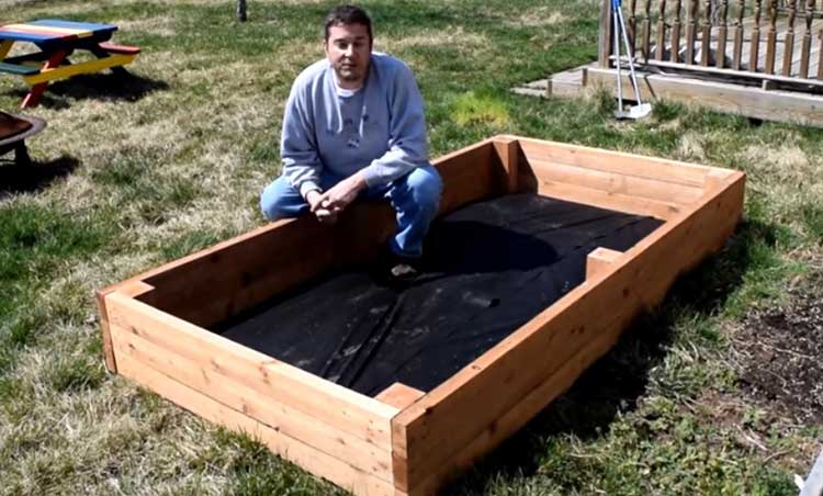 Simple and Functional Raised Garden Bed