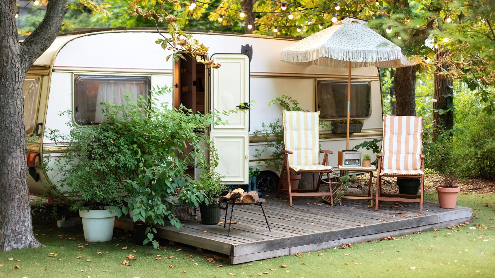 A lovely concept of a small garden that works for campers and tiny homes appearing aesthetically pleasing and convenient for mobile homes